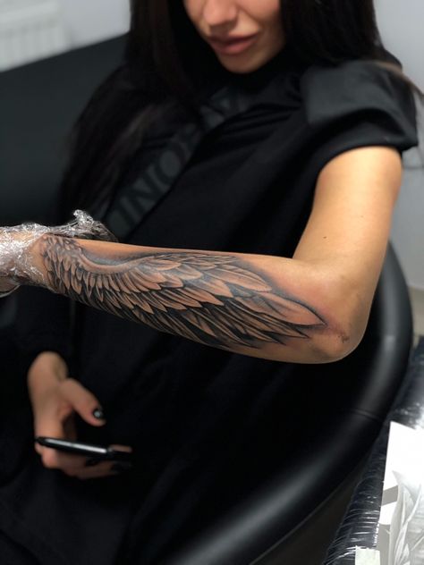 Forearm Wing Tattoo, Wing Tattoo Arm, Feather Tattoo Arm, Angel Wing Tattoo, Rosen Tattoo Frau, Alas Tattoo, Baby Tattoo Designs, Baby Tattoo, Tattoo Artist Tattoo