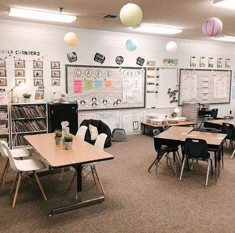 Academy Classroom, Minimalistic Classroom, Teacher Job, Minimalist Classroom Elementary, Class Room, Highschool Aesthetic Classroom, Elementary School Teacher Aesthetic, Minimalist Classroom, Minimalist Classroom Decor