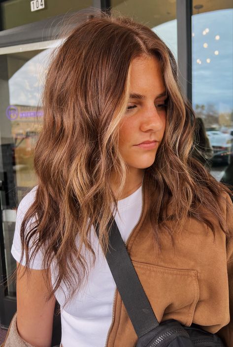 Copper Brown Blonde Highlights, Cowboy Copper Hair Brunette With Blonde, Cowgirl Copper Brown Hair, Cooper Cowgirl Hair, Hi Lites For Brown Hair, Light Cowgirl Copper Hair, Cowboy Copper Brown Hair, Light Brown Hair With Strawberry Blonde, Reddish Bronde Haircolor