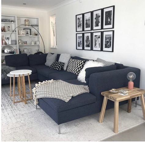 Navy Sofa Sectional, Apartment Living Room Navy Couch, Dark Blue Couches Living Room Decor, Navy Blue Color Scheme Living Room, Grey And Navy Living Room Ideas, Navy Couch Living Room Color Schemes, Living Room Designs Blue Couch, Navy Blue Couch Living Room Decor, Navy Couch Living Room Ideas