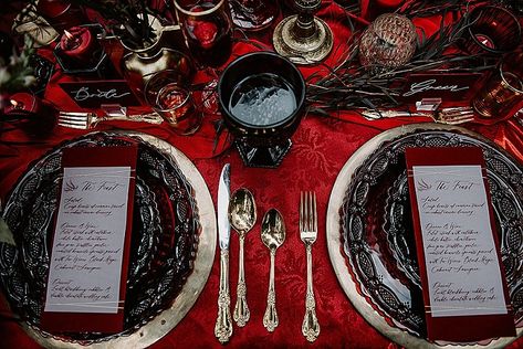 Romantic Goth Party Decor, Red Goth Wedding Dress, Gothic Vampire Party, Gothic Red Wedding, Goth Wedding Decorations, Vampire Dinner, Romantic Red Wedding, Dark Romantic Wedding, Gothic Wedding Theme