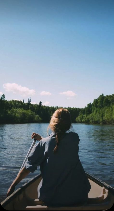 girl rowing on lake Rowing Boat Aesthetic, Life At The Lake, Row Boat Aesthetic, Lake Aesthetic Pictures, Rowboat Aesthetic, Lake Girl Aesthetic, Lake Life Aesthetic, Rowing Aesthetic, Lake Aesthetics