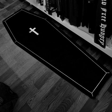 PRICES MAY VARY. ⚰️【Spooky and Festive Design】: This Halloween coffin floor mat in a dark gothic design，The shape of the coffin is very unique and in keeping with the Halloween themed elements. Measures 51x19 inches and weighs 700g. The Halloween Door Mat Carpet is the perfect way to add a spooky touch to your home during the Halloween season. this rug is sure to get you in the Halloween spirit. ⚰️【Non-Slip and Dirt Prevention】: This doormat is designed to be both non-slip and dirt prevention, m Skull Carpet, Goth Houses, Gothic Rug, Gothic Decor Bedroom, Kostuum Halloween, Goth Bedroom, Bedroom Mats, Dark Home Decor, Bar Patio