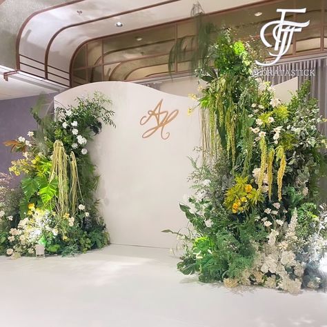 WEDDING . . Contact us in Thailand ID Line : @500sgybc E-mail : Floratastick@gmail.com @floratastick @orgustwentysix #floratastick #orgusttwentysix Thailand Decor, Wedding Thailand, Flower Installation, Instagram Wedding, 2024 Wedding, Ceremony Backdrop, Tropical Theme, Reception Wedding, Nature Wedding