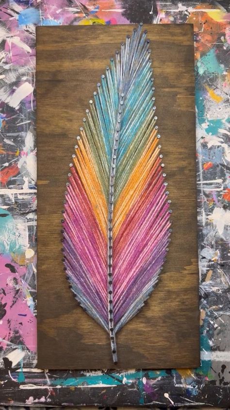 Feather String Art, String Art Templates, String Wall Art, Wall Art Diy, Diy Yarn Crafts, String Art Patterns, String Art Diy, Art Decor Diy, Diy Crafts Paper Flowers