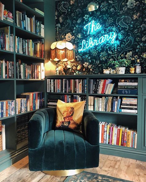 Maximalist Office, Maximalist Interior, Maximalist Home, Home Library Design, Home Library, Lounge Room, Dream House Decor, Front Room, The Library