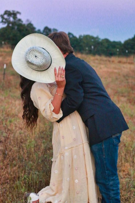 love, country, cowboy hat, kiss, arkansas, engagement, field, golden hour Cowboy Hat Kissing Photo, Cowboy Kissing Cowgirl, Cowboy Engagement Pictures, Cowboy Engagement Photos, Cowboy Couple, Bf Pics, Country Couple Pictures, Country Engagement Pictures, Cowboy Photography