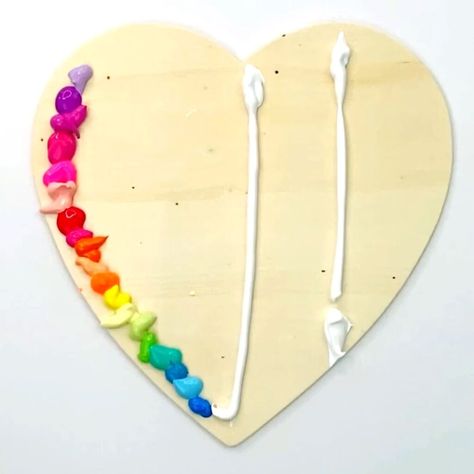 Things To Paint For Valentines Day, Diy Heart Painting, Wooden Heart Painting, Wooden Heart Painting Ideas, Beginner Acrylic Painting Tutorials, Valentine Paintings On Canvas, Heart Shaped Canvas Painting Ideas, Wooden Heart Crafts, Wooden Hearts Crafts Ideas