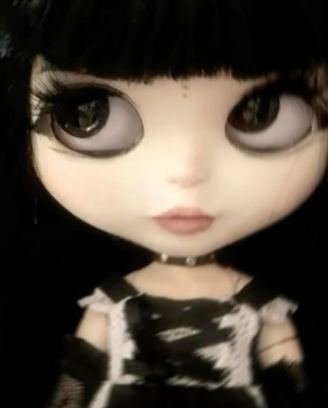 Doll Pfp Black, Y2k Profile Pic, White Profile Picture, Black Profile Picture, Y2k Pics, Y2k Pictures, Y2k Profile, Pogue Style, Pfp Y2k