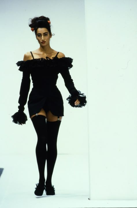 90s Runway Fashion, Fashion Week 2018, Happy Party, Cat Walk, Moda Vintage, Fashion Weeks, Mode Vintage, Looks Style, Wearing Black