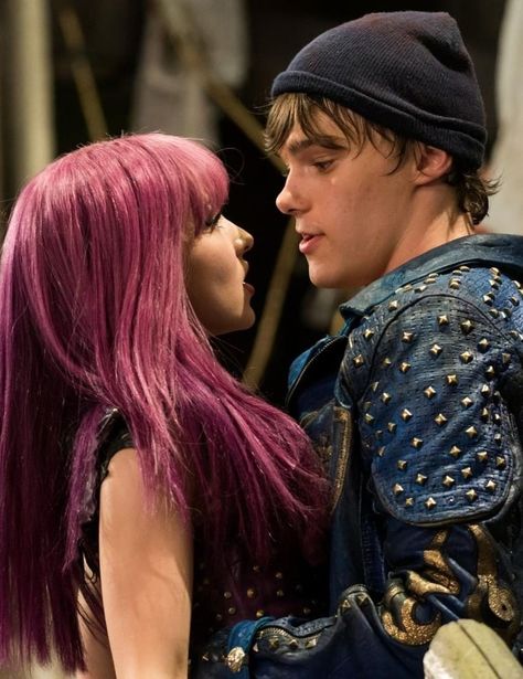 Mal Descendants 2, Descendants Mal And Ben, Descendants Ben, Mal Costume, Descendants Pictures, Descendants Mal, Disney Descendants 2, Mal Descendants, Disney Descendants Movie