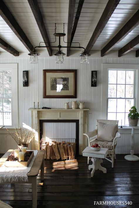 ceiling light Beadboard Living Room, Dark Beams, Farmhouse 5540, Beams Living Room, Cozy Living Room Design, Look Wallpaper, Diy Dining Room, Living Room Ceiling, Living Room Decor Cozy