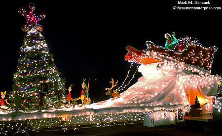 lighted+christmas+parade+float+ideas | ... as the Grinch before the annual Nighttime Lighted Christmas Parade Grinch Christmas Float Ideas, Christmas Parade Float Ideas, Parade Float Diy, Parade Float Ideas, Santa Claus Parade, Christmas Parade Floats, Whoville Christmas, Christmas To Do List, Holiday Parades