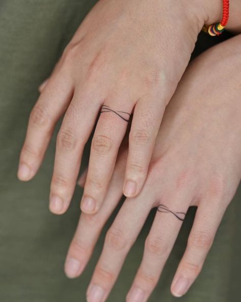 Infinity Ring Tattoo, Marriage Tattoos, Ring Tattoo Designs, Wedding Band Tattoo, Cute Finger Tattoos, Tiny Heart Tattoos, Band Tattoos, Wedding Ring Tattoo, Tattoo Wedding Rings