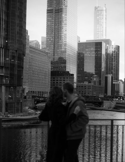 Chicago Aesthetic Couple, Couple In Nyc Aesthetic, Downtown Chicago Photoshoot, Couple In Chicago, Couple Nyc Aesthetic, Night City Couple Photography, Couple Photoshoot Ideas City, Chicago Elopement Photography, City Night Engagement Photos