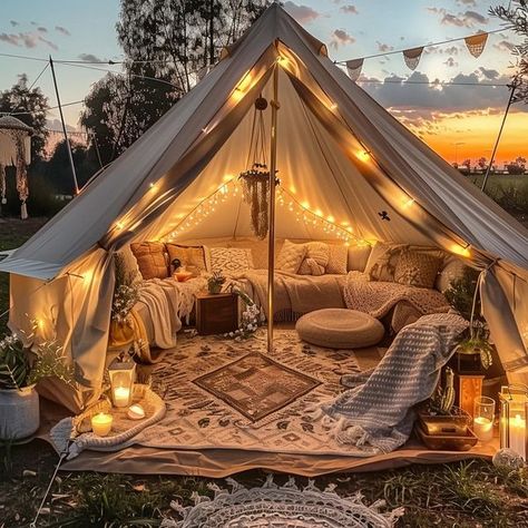 Converted Van, Aesthetic Bedrooms, Ewolucje Eevee, Boho Tent, Birthday 16, Outdoor Decor Ideas, Dream Bedroom Inspiration, Apartment Deco, Scandinavian Furniture Design