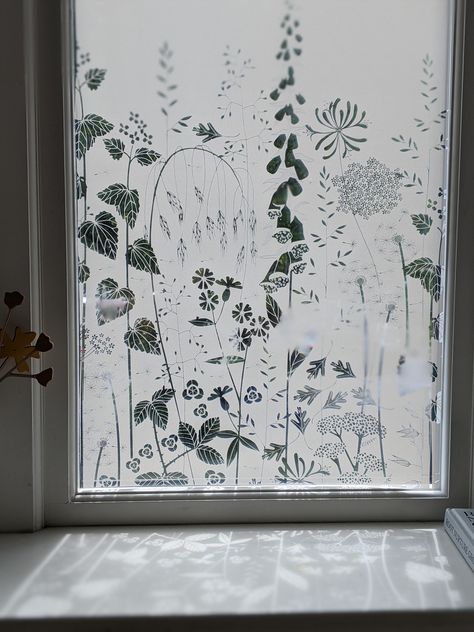 Vinyl Window Ideas, Frosted Window Design, Bus Remodel, Window Film Designs, Window Glass Design, Clover Leaves, Luxury Windows, Frosted Glass Window, Film Background