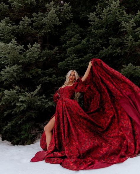 Dress In Snow Photoshoot, Winter Photoshoot Dress, Red Dress In Snow, Winter Fairytale Photoshoot, Suade Dress, Snow Goddess, Winter Portraits Photography, Winter Snow Photography, Winter Photo Shoot