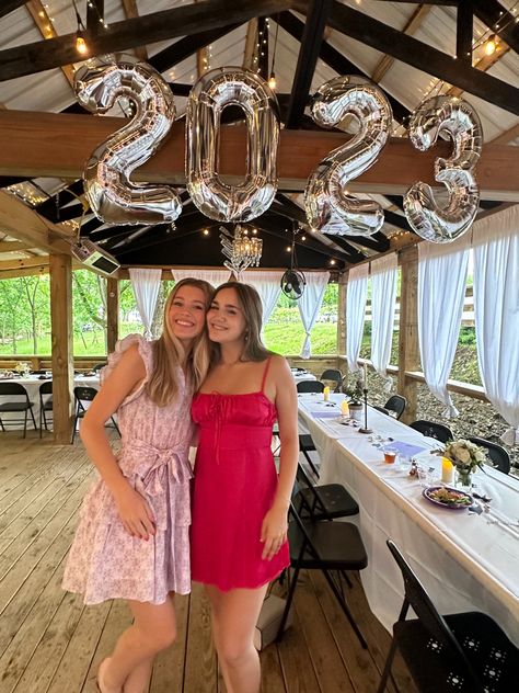 Combined Grad Party, Shared Graduation Party Ideas, High School Graduation Party Ideas Aesthetic, Hs Graduation Party Ideas, Park Graduation Party Ideas, Graduation After Party, Brunch Graduation Party, Graduation Party Aesthetic, Graduation Party Venues