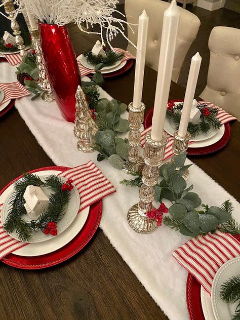 Christmas Table Settings For 4, Christmas Table For 4, Red And White Christmas Dinner Table, Christmas Table Settings Red Plates, Holiday Tablescapes Christmas Simple, Red White And Silver Christmas Decor Holiday Tables, Christmas Dining Table Decor Red And White, Red Christmas Dining Table Decor, Red Table Setting Christmas