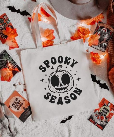 Tote Bag Painting Ideas Halloween, Vintage Halloween Designs, White Editorial, Books School, Sublimacion Ideas, Spooky Cute, Gothic Gifts, Halloween Tote Bag, Halloween Tote