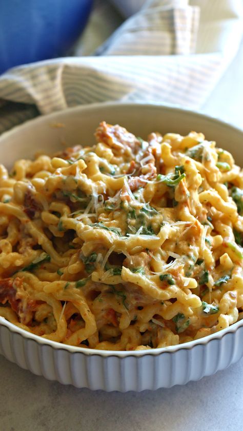 Sun Dried Tomato Pasta, Vegan Pasta Dish, Plant Based Diet Recipes, Vegan Meal Plans, Vegetarian Pasta, Sun Dried Tomatoes, Recipes Vegan, Tomato Pasta, Vegan Pasta