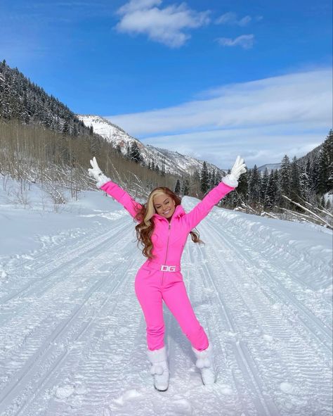 Winter Cabin Outfits Women, Skiing Outfit Black Women, Ski Outfit Black Women, Colorado Vacation Outfits Winter, Skii Outfit Womens Fashion, Colorado Winter Outfits Black Women, Denver Colorado Winter Outfits Black Women, Outfits For Denver Colorado Winter, Colorado Birthday Trip