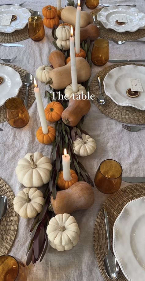 Thanksgiving Table Settings Aesthetic, Thanksgiving Aesthetic Table, Friendsgiving Set Up Outside, Dinner Party Thanksgiving, Thanksgiving Backyard Ideas, Hosting Thanksgiving In Small Home, Friendsgiving Inspo Aesthetic, Dollar Tree Friendsgiving, Thanksgiving Decor Party