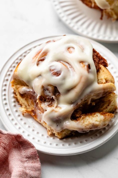 This recipe yields a pan of buttery soft, gooey cinnamon sweet, and extra fluffy homemade cinnamon rolls topped with tangy cream cheese icing. Breakfast recipe on sallysbakingaddiction.com The Best Homemade Cinnamon Rolls Ever, Cinnamon Rolls With Instant Yeast, Amish Cinnamon Rolls Homemade, Over Night Cinnamon Rolls, Overnight Cinnamon Rolls Recipe, Best Cinnamon Roll Recipe, Overnight Cinnamon Rolls, Cinnamon Filling, Cinnamon Roll Recipe Homemade