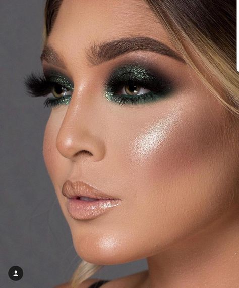 Full Face Makeup Glam Green Sequin Dress, Green Formal Eyeshadow, Sparkly Green Makeup Looks, Olive Eyeshadow Looks, Olive Green Makeup Look, Smokey Eye With Green Glitter, Green Glam Eyeshadow, Amazing Wedding Makeup, Classy Makeup