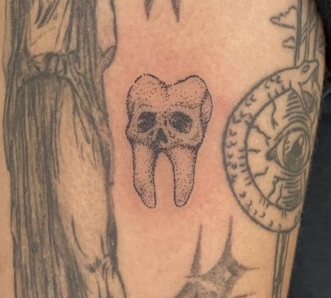 Stick Poke, Tooth Tattoo, Stick Poke Tattoo, Torso Tattoos, Funky Tattoos, Arte Grunge, Stick N Poke Tattoo, Doodle Tattoo, Hand Poked Tattoo