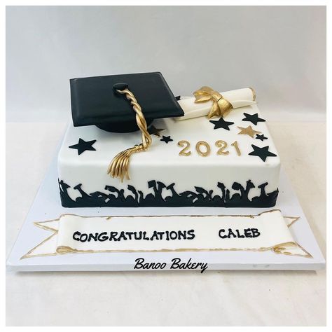 Graduated Cake Ideas, Square Graduation Cake Ideas, Graduation Cakes 2024 Boys, Graduation Themed Cake, Grad Cakes Ideas, Graduation Square Cake, Cake Designs For Graduation, Square Graduation Cakes, Graduate Cake Ideas