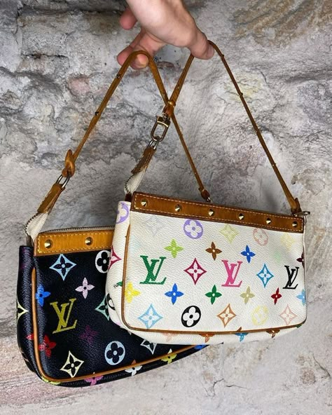 Lv Aesthetic, Sips Tea, Louis Vuitton Murakami, Vintage Chanel Bag, Dream Bags, Handbag Essentials, Expensive Handbags, Designer Pieces, Lv Bags