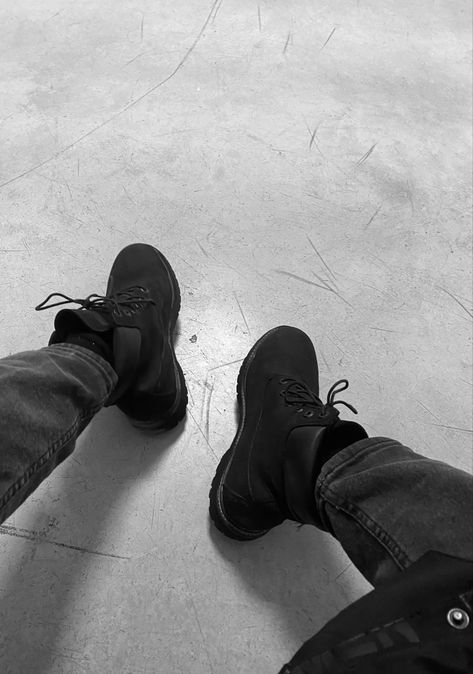 Boots aesthetic Timberland Aesthetic, Black Timbs, Black Work Boots, Timberland Boots Black, Aesthetic Black And White, Boots Timberland, Timberland Black, Black Timberlands, Black Work