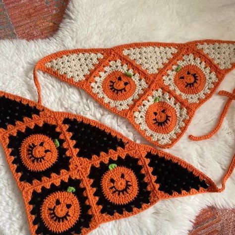 😍😍😍🕸🕸🕸👻 Crochet Guide, Crochet Bandana, Fall Crochet Patterns, Halloween Crochet Patterns, Crochet Design Pattern, Crochet Fall, Holiday Crochet, Afghan Crochet, Fun Crochet Projects