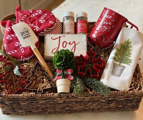 Cookie Gift Basket Ideas, Baking Gift Basket Ideas Diy Christmas, Christmas Baking Basket, Baking Basket Ideas, Baking Gift Basket Ideas, Dessert Gift Basket, Cooking Gifts Basket, Christmas Dessert Gifts, Homemade Christmas Desserts