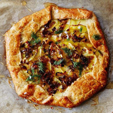 Potato Galette, Leek And Potato, Pudding Chia, Leek Recipes, Creamed Leeks, Galette Recipe, Savory Tart, Savory Pie, Manchego