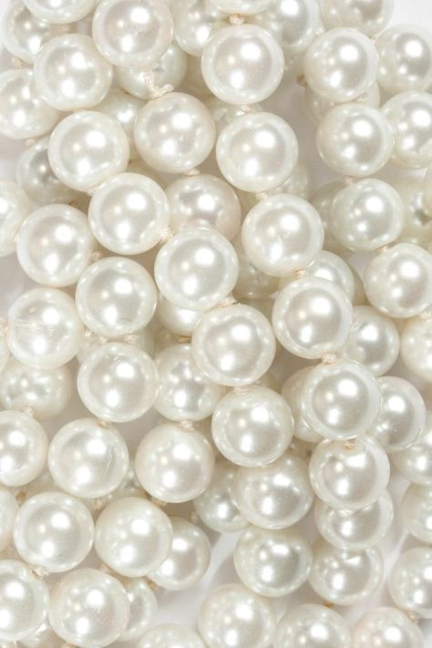 Pearls Aesthetic, Pearl Aesthetic, Pearl Background, Pearl Wallpaper, Wallpaper Texture, Vintage Flowers Wallpaper, Cream Aesthetic, String Of Pearls, Instagram Highlight Icons