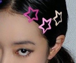 Hair Clips Aesthetic, Harajuku Hair, Rave Hair, Harajuku Fashion Street, Ribbon Hairstyle, Clip Hairstyles, Kawaii Dress, Star Hair, Short Hair Color