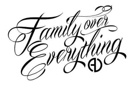 Family Over Everything Tattoo, Family Over Everything Tattoo, Family Calligraphy, Everything Tattoo, Traditional Chicano Tattoos, Lettrage Chicano, Family First Tattoo, Art Chicano, Hiphop Style