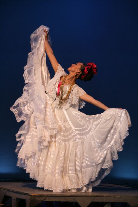 Folklorico Dresses, Mexican Folklore, Mexican Colors, Traditional Mexican Dress, Ballet Folklorico, Mexican Traditions, Mexican Fashion, Mexican Heritage, City Ballet