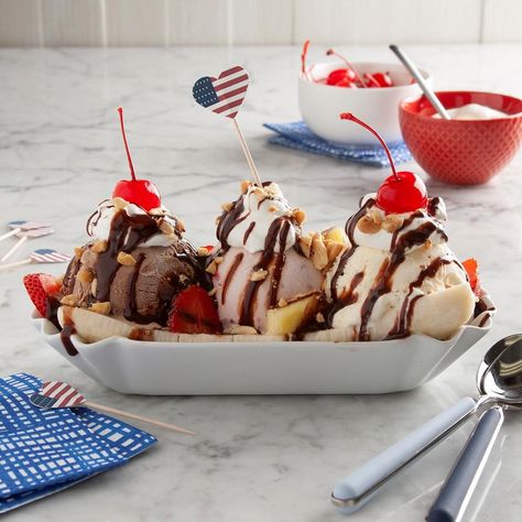 Banana Split Recipes, Americana Food, Banana Split Pie, The Banana Splits, Cousins Shirts, Recipe Copycat, Strawberry Shortcake Ice Cream, July Recipes, Making Homemade Ice Cream