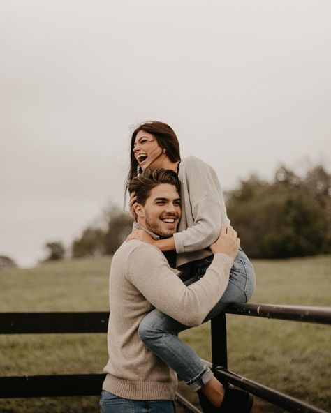 Tall Boyfriend Short Girlfriend, Taller Girlfriend, Short Girlfriend, Tall Boyfriend, Short Couples, Tall And Short, Dirty Boots, Engagement Pictures Poses, Girl Couple