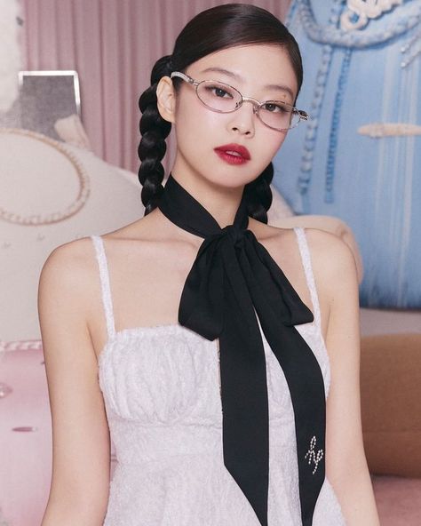 Blackpink Glasses, Jennie Pfp, Picture Layouts, Jennie Icon, Makeup Lessons, Dancing In The Moonlight, Jennie Kim Blackpink, Jennie Kim, Geek Chic