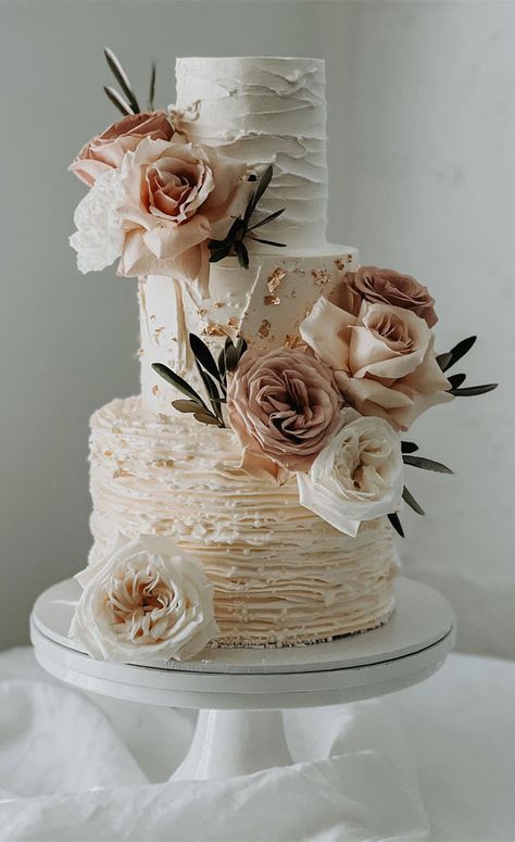 wedding cake, the most beautiful wedding cake, elegant wedding cake, wedding cake design, wedding cake inspiration, wedding cake photos, opulent wedding cake, wedding cake pictures, wedding cakes, wedding cake trends Wedding Cake Neutral, Cake With Pictures, Wedding Cake Elegant, Cake Design Wedding, Wedding Cake Trends, Wedding Cake Options, Cake Elegant, Elegant Backdrop, Opulent Wedding