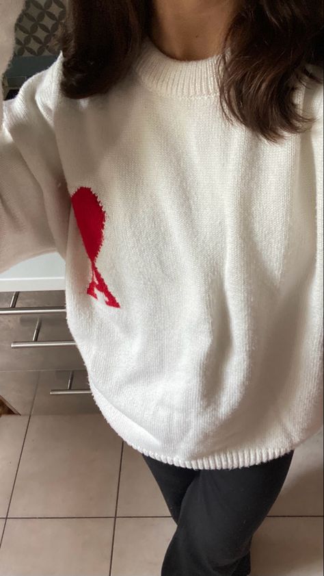 Ami Outfit Women, Ami Paris Sweater Outfit, Ami Sweater Outfit, Jumpers Aesthetic, Ami Outfits, Ami Paris Outfit, Ami Paris Sweater, Ami Sweater, Jumper Aesthetic