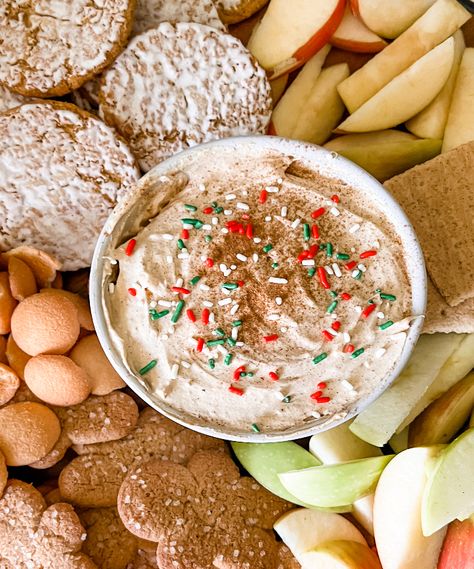 Lightened Up Gingerbread Cheesecake Dip Gingerbread Dip Recipe, Holiday Flavors, Pound Dropper, Gingerbread Cheesecake, Bake Christmas, Recipe Builder, Cheesecake Dip, Easy Pasta Dishes, Ww Desserts