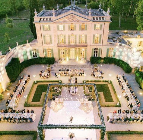 Chateau de Tourreau French Ballroom Wedding, Chateau Wedding Aesthetic, Wedding At Mansion, Castle Wedding Venue Fairytale, Mansion Wedding Ideas, Wedding Venue Layout, Luxurious Wedding Reception, Chateau Wedding France, Princess Wedding Theme