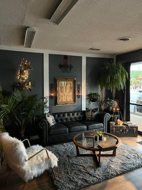 Goth Living Room, Gothic Living Room, Dark Living Rooms, Deco Studio, Dark Home Decor, Goth Home Decor, Dark Home, Apartment Decor Inspiration, Gothic Home Decor