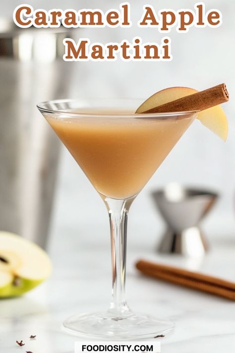 Apple Drinks Alcohol, Apple Cider Caramel Vodka, Fall Martinis Recipes, Winter Vodka Cocktails, Caramel Cocktail, Martini Flavors, Apple Martini Recipe, Fall Caramel Apples, Apple Cider Caramel